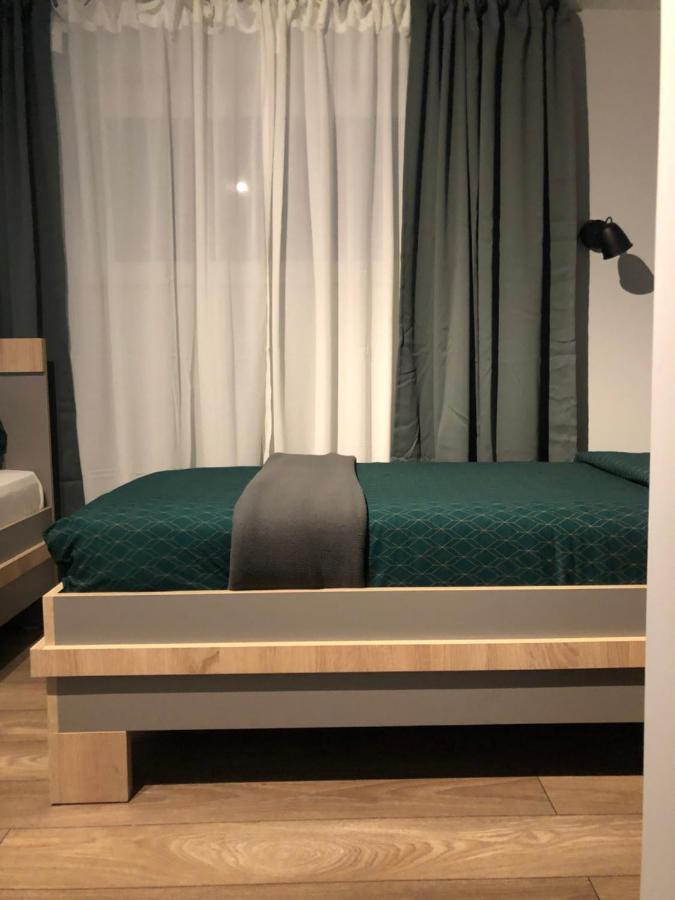 Robert Local Social Motel Harsova Экстерьер фото