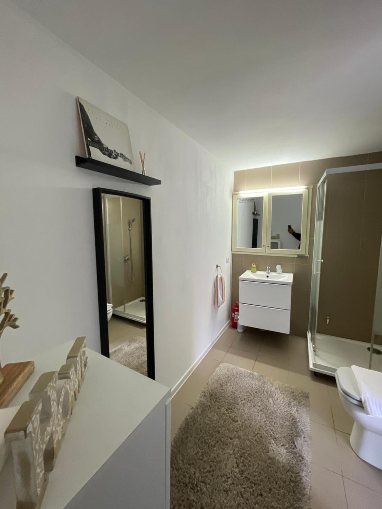 Robert Local Social Motel Harsova Экстерьер фото