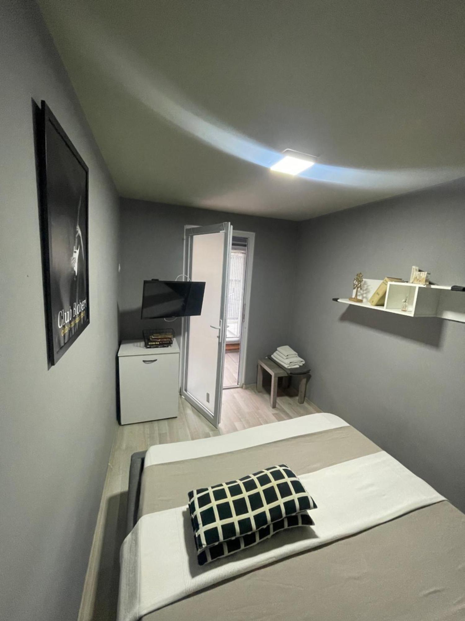 Robert Local Social Motel Harsova Экстерьер фото