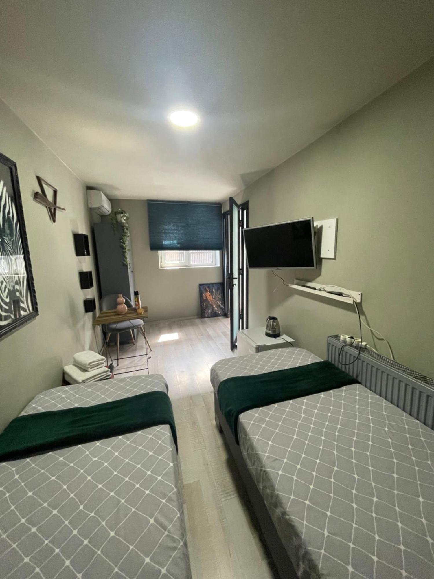 Robert Local Social Motel Harsova Экстерьер фото